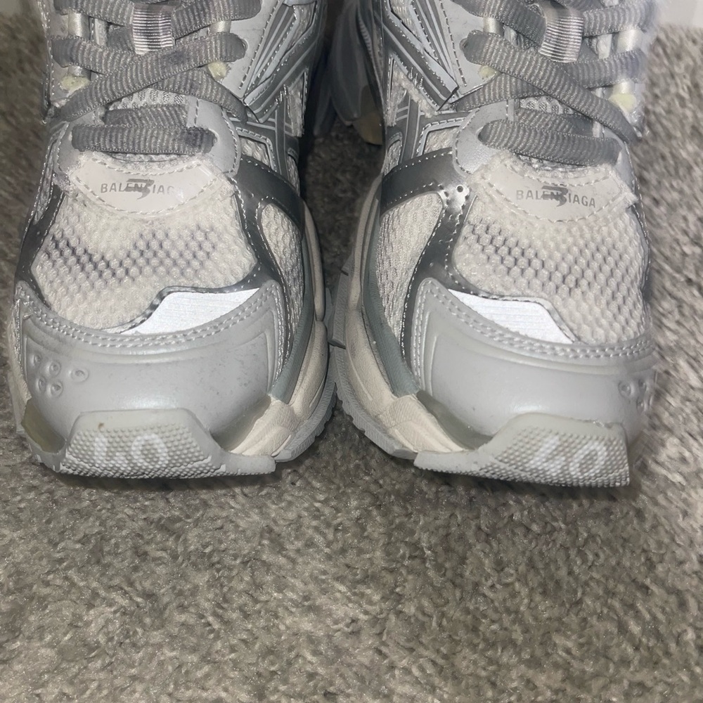 Bal. Silver & white Runners sneakers 🩶 - Picture 3 of 5